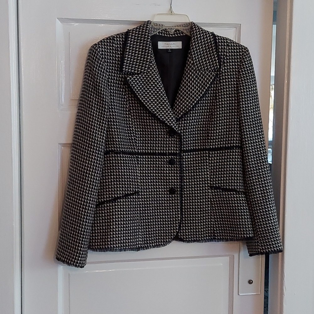 Jacket with lace trim